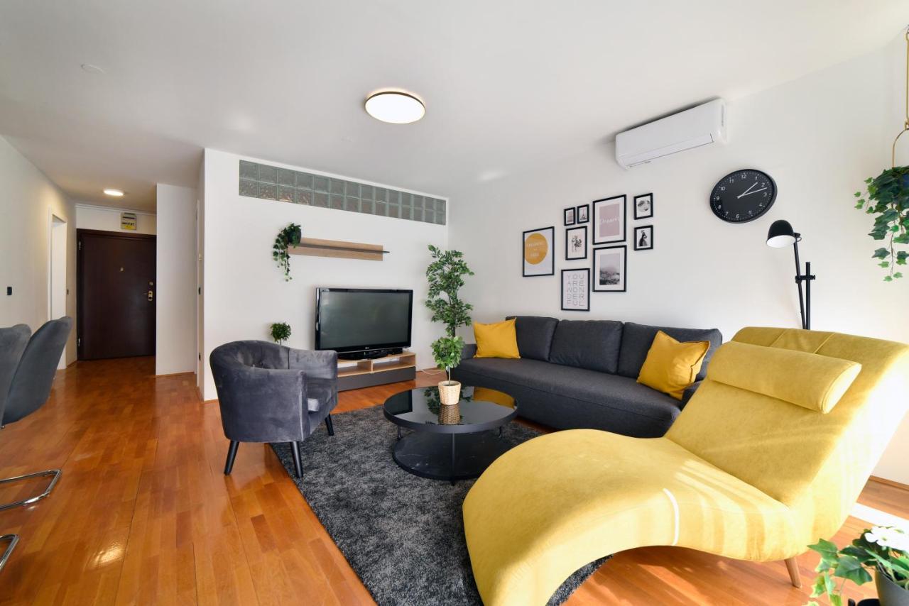 Lavir Apartment With Parking Zagreb Exterior foto