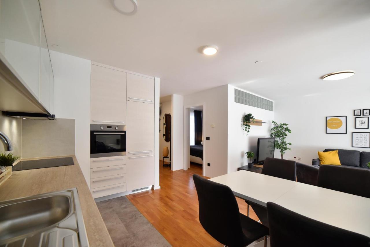 Lavir Apartment With Parking Zagreb Exterior foto