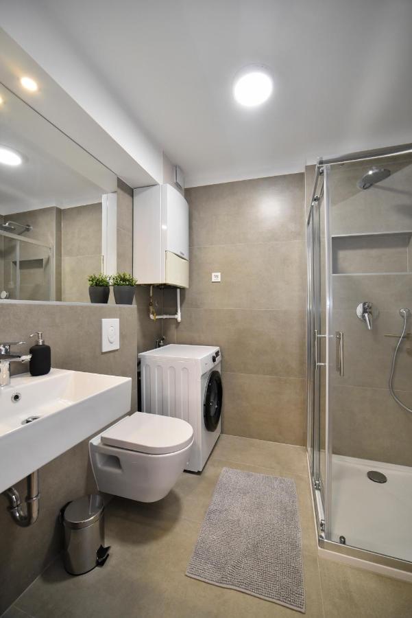 Lavir Apartment With Parking Zagreb Exterior foto